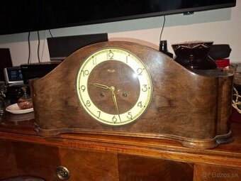 Predám funkčné starožitné komodové hodiny KIENZLE Polbicie 6