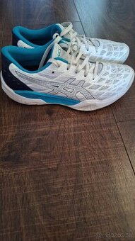 Asics značkové halovky botasky 39, 25 cm