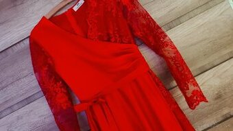 Červené spoločenské šaty s krajkou