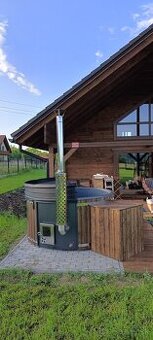 Kupacia kada vírivka jacuzzi