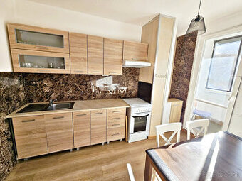 PREDAJ  4-izbový byt  – Gessayova ulici.