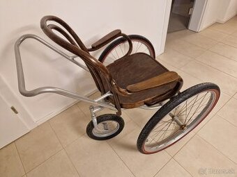 RETRO staré drevené kolieskové kreslo Tatra nábytok