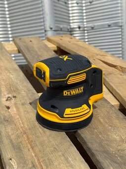 AKU excentrická brúska Dewalt