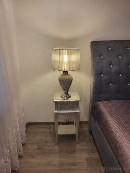 2 Luxusne dámske stolíky a lampa