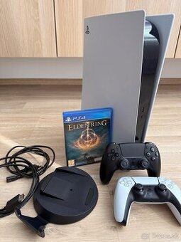 PS5 + 2x ovládač + Elden Ring + stojan – TOP STAV