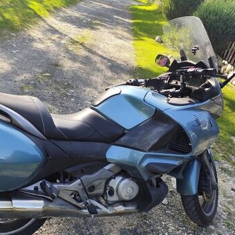 Honda Deauville NT 700 V
