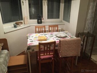 NA PREDAJ 5 STOLIČIEK, CENA ZA VŠETKY/15 EUR