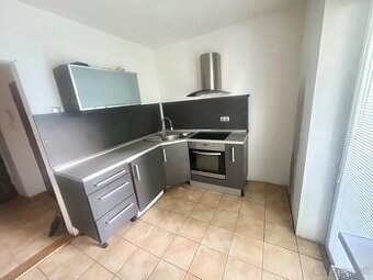 Na predaj 1 izbový byt s veľkou loggiou, Dubnica n/V