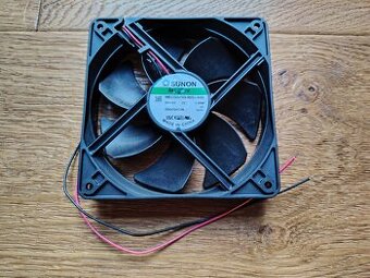 Predám ventilátor 120x120x25mm SUNON 1,9W 12VDC VP