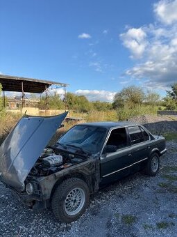 BMW e30 324d chromak