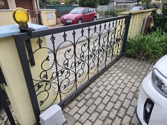 Predám posuvnú kovovú bránu