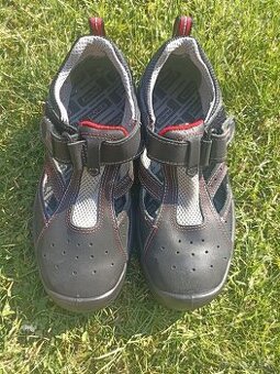 Nové pracovné topánky s oceľovou špicou