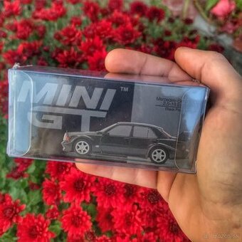 Mini GT 1/64
