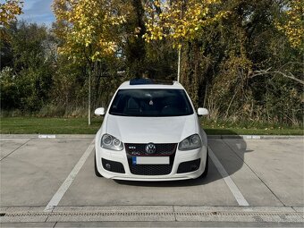 VW Golf GTI edition 30, manuál, strešné okno, candy white