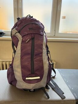 Predám dámsky  ruksak na hory proti poteniu chrbáta