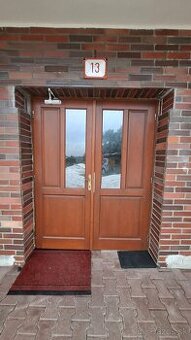 Drevené vchodové dvere