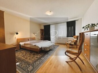 PRENÁJOM: priestranný 2-izbový byt; 2x loggia; Karlova Ves