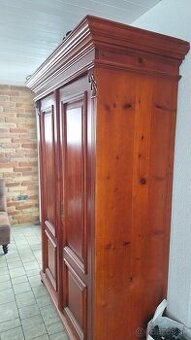 Starožitná skriňa