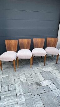 Prečalúnene stoličky Halabala H214.