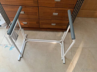 Pomôcka na vstávanie z WC