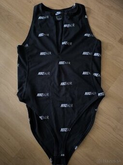 Čierne športové body Nike Air so zipsom na hrudi