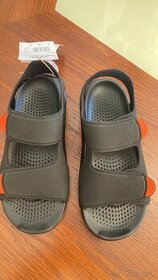 Nové adidas sandálky 34