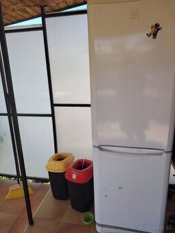 Indesit chladnička s mrazničkou