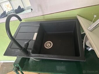Predám 2 drezy s batériami,kuchynský a do kupelne