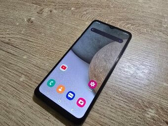 Samsung A12 128gb modry ma len jemne znamky pouzivania telef