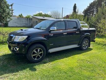 Toyota Hilux 3.0 D4D Invincible ,,REZERVOVANÁ,,