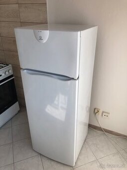 INDESIT A+ Chladnička s mrazničkou - Plne funkčná