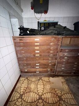 Statrožitne komody-skrinky 2ks.