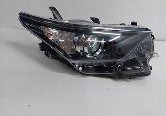 Toyota Auris II 2 lift 2015-18 pravé svetlo LED