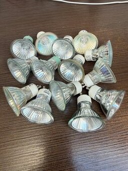 Predám halogénové žiarovky a objímky.