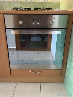 Predám vstavanú elektrickú teplovzdušnú rúru