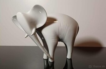 PREDANE. Zberateľská porcelánová soška Royal Dux v top stave