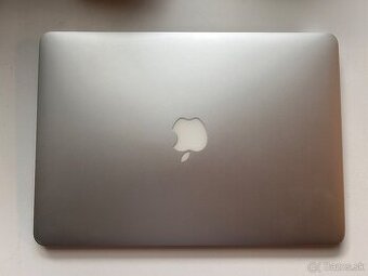 Predám nefunkčný Macbook air 13”