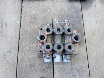 Hydraulický rozvádzač