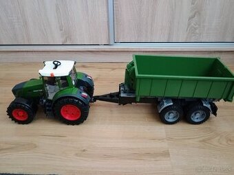Traktor s vlečkou bruder.