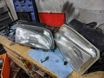 Predám predne svetla na peugeot partner pre viac info volat