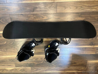 Snowboard a snowboardové topánky