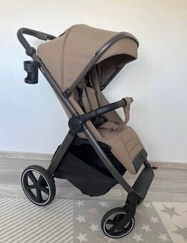 Športový kočik Carrello bravo sl deluxe 2025