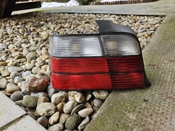 Bmw e36 zadné pravé svetlo