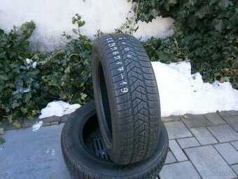 Predám 2x zimné pneu Pirelli 215/65 R17 99HXL