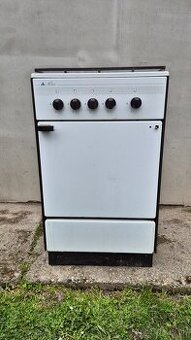 Starší plynový sporák