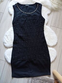 Čierne šaty s perličkami S