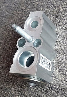 expanzný ventil klimatizácie na BMW