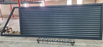 Posuvná hliníková brána