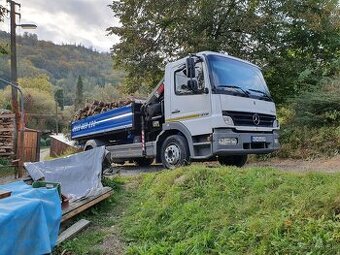Mercedes Atego -vyklapač-hydraulicka ruka