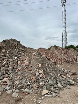 Zasypový materiál - tehla s betonom